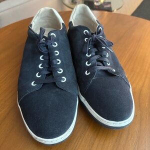 Johnston and Murphy suede sheepskin fashion shoe